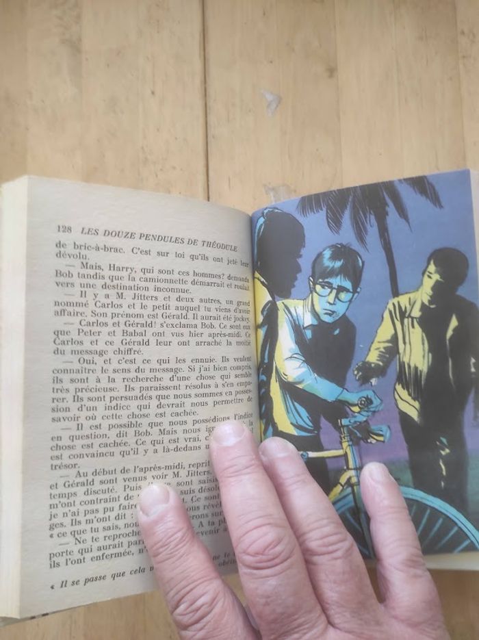 Les douze pendules de Théodule Alfred Hitchcock Bibliothèque verte cartonnée 1985 - photo numéro 4