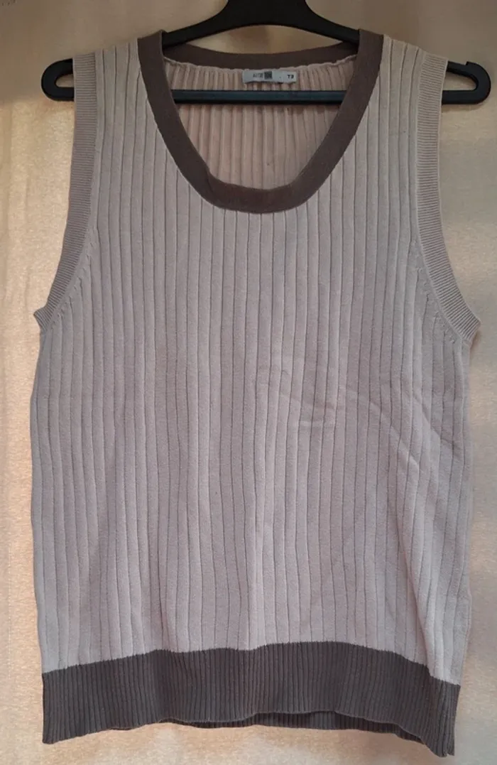 Pull sans manches taille 40 en très bon état "autre ton"