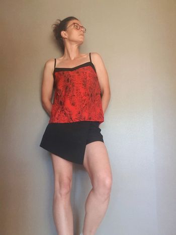 Petit haut débardeur sexy femme taille 36 rouge et noir peau de serpent