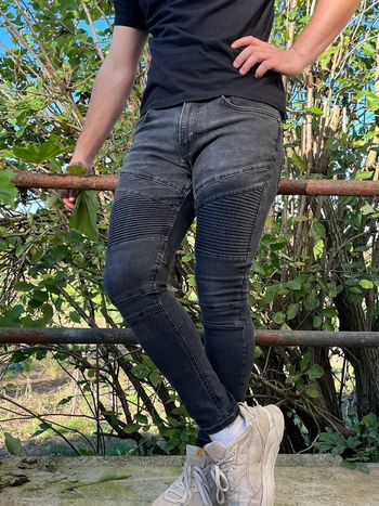 Jean skinny couloir noir nuancé gris foncé