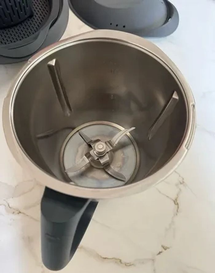 Thermomix TM6 avec accessoires en parfait état sous garantie - photo numéro 3