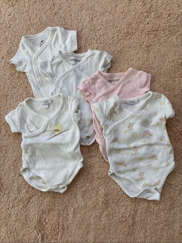 Lot de body manches courtes taille 1 mois