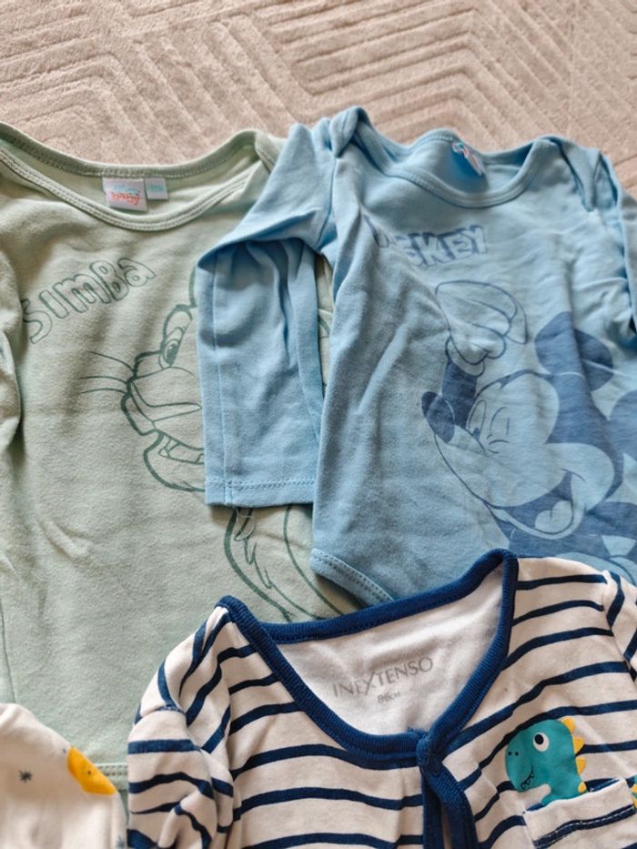 Lot de pyjama et bodies - photo numéro 4