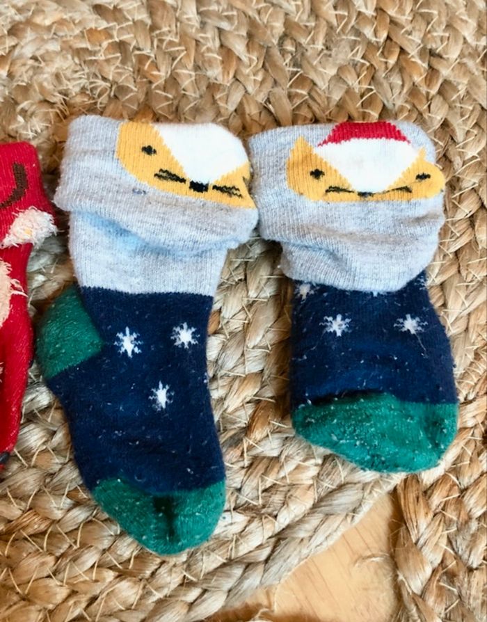 💜 Lot de chaussettes de Noël H&m taille 3/6 mois 💜 - photo numéro 3