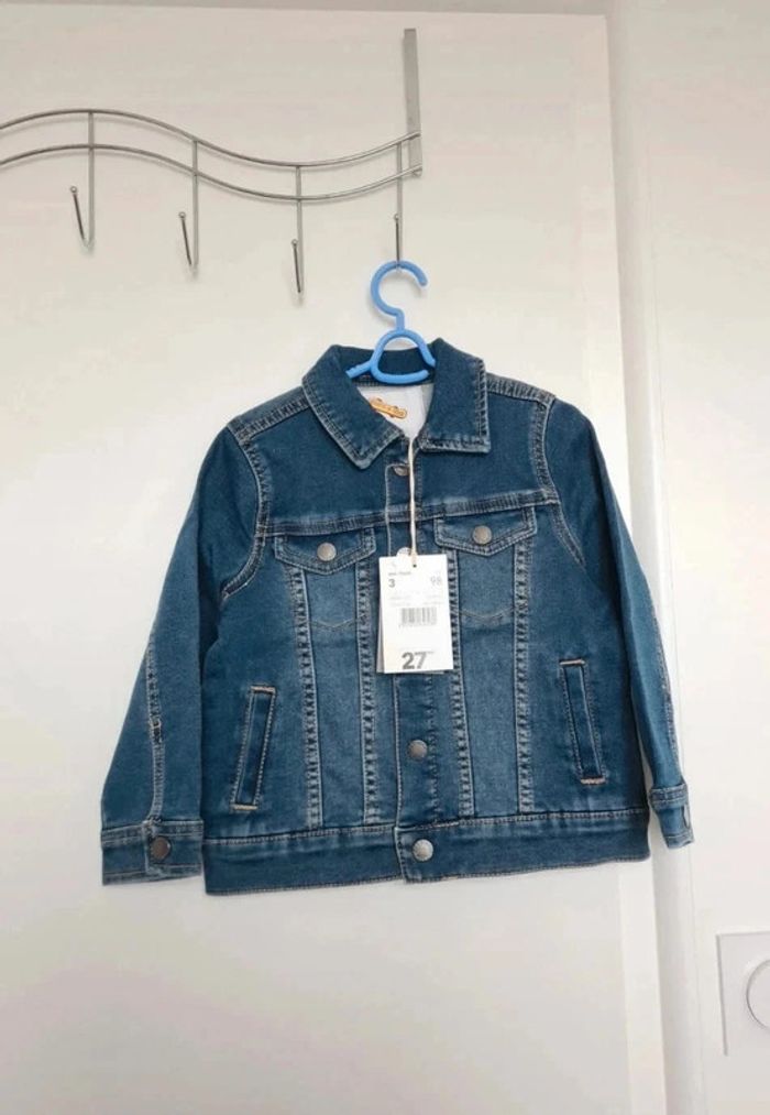 Veste neuve en jean's taille 3 ans 98cm