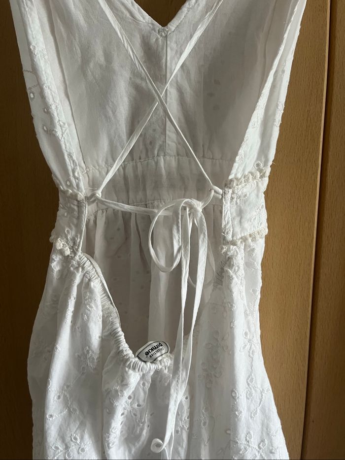 Robe blanche dos nu - photo numéro 2