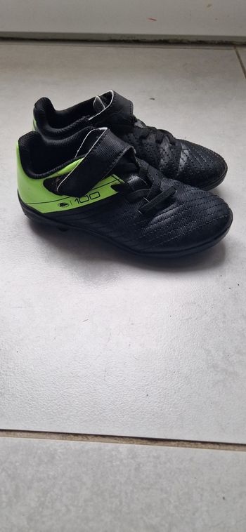 Chaussures de foot et protege tibia