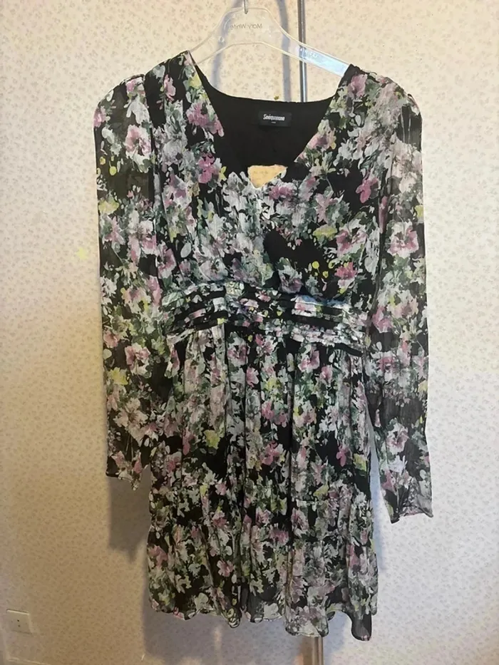 Robe fleurie  taille  38  marque sinequanone
