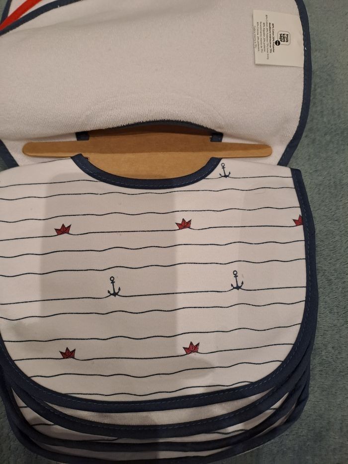 Bavoirs - photo numéro 3