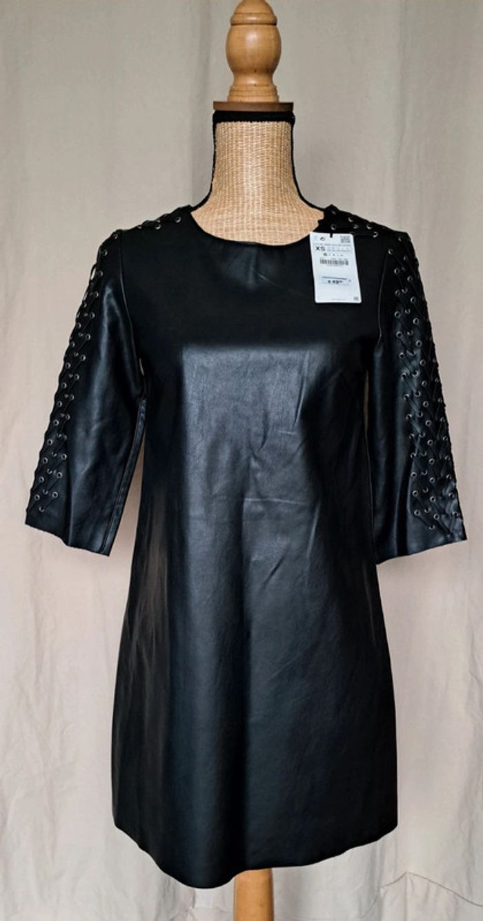 Robe en simili cuir Zara - photo numéro 2