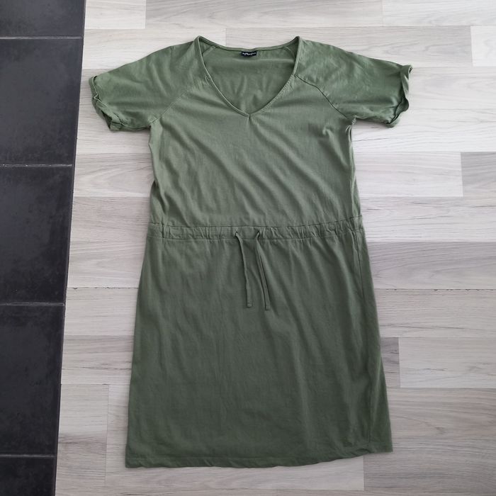 Robe longue à col en V manches courtes avec cordon de serrage à la ceinture Influx taille 38