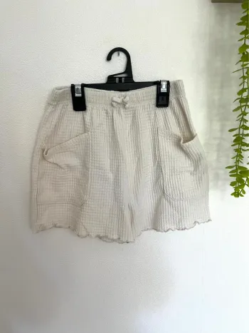 Très jolie short pour petite fille