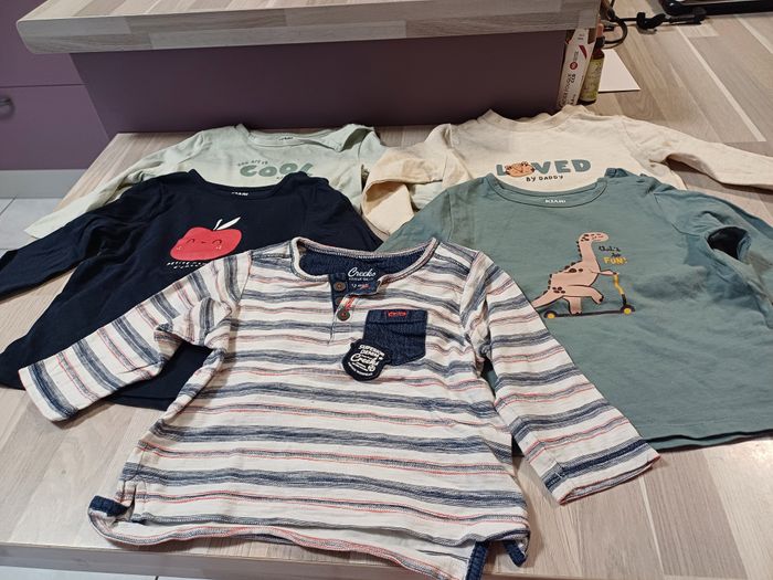 5 tee shirts manches longues garçons Taille 12 mois