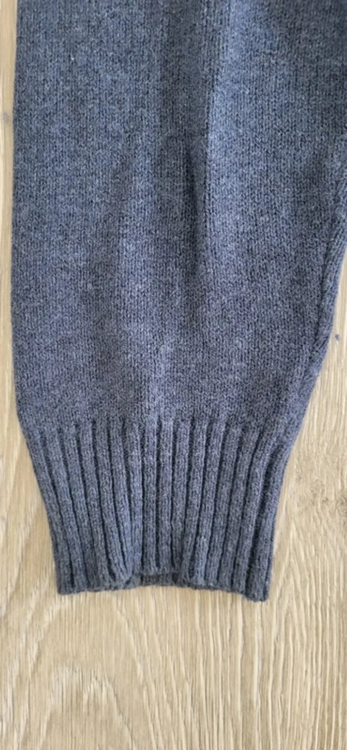 Pull bleu avec col long - photo numéro 4