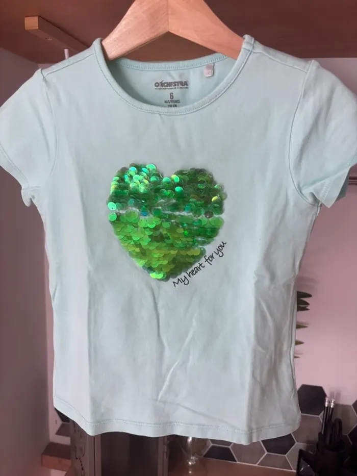 🤍💚 T-shirt blanc motif cœur vert 6 ans 💚🤍 - photo numéro 2