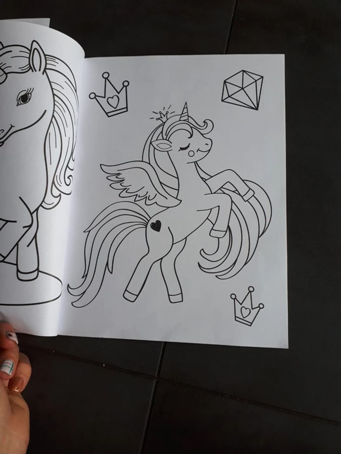 Coloriage avec crayons gras licorne neuf - photo numéro 7