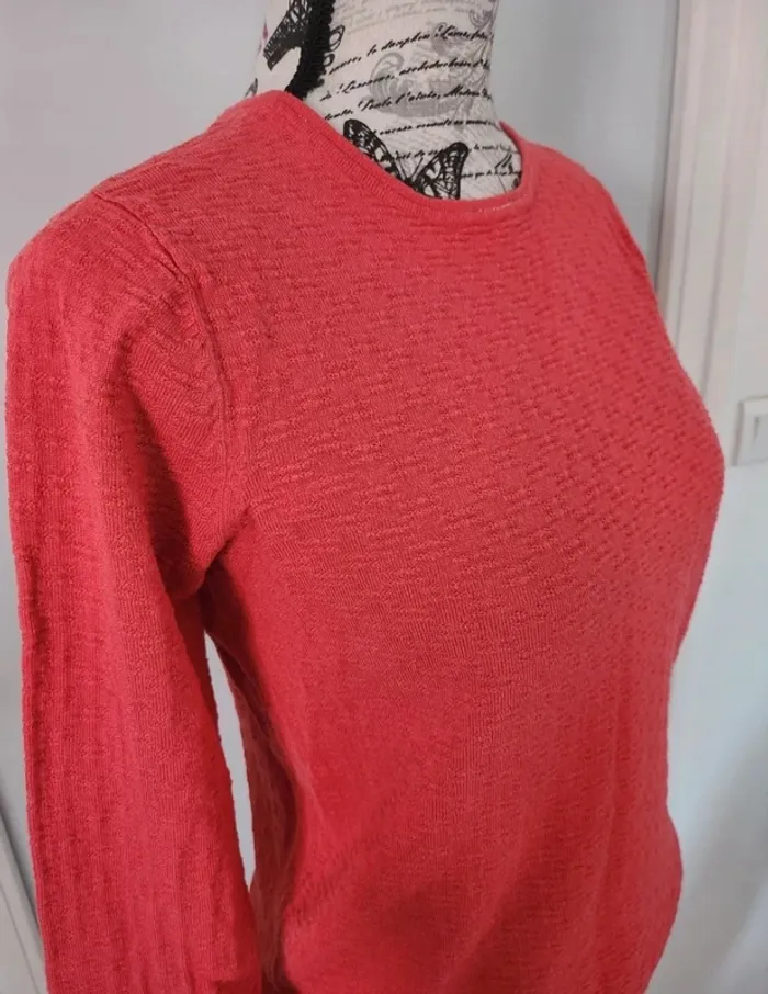 Très Joli Pull Corail de marque Camaïeu et de taille 38 - photo numéro 2