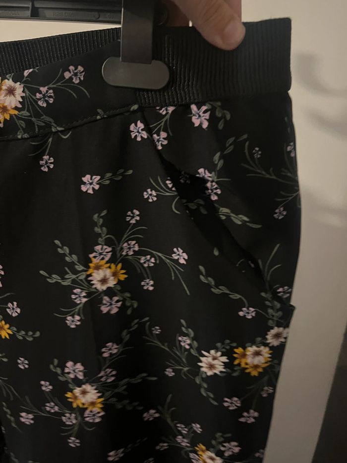 Pantalon Fleuri   Taille 46. - photo numéro 2