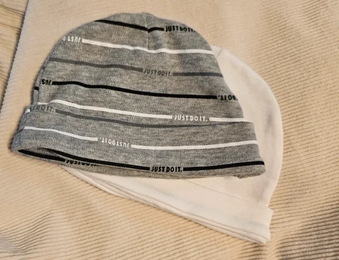 Bonnets 1 mois - photo numéro 4