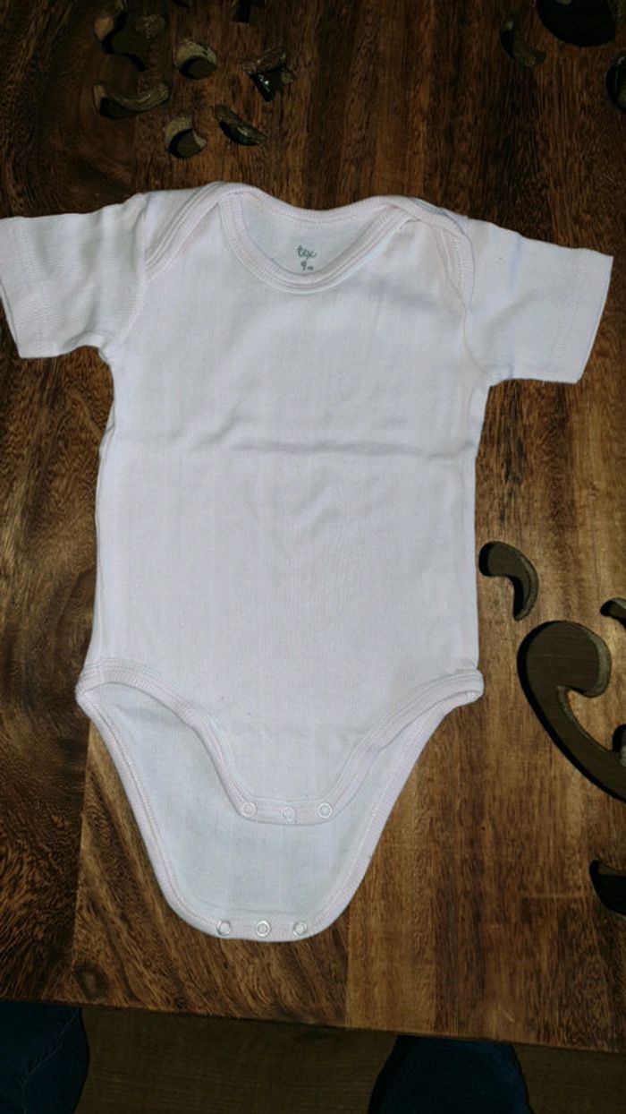 Body, 9 mois, neuf.