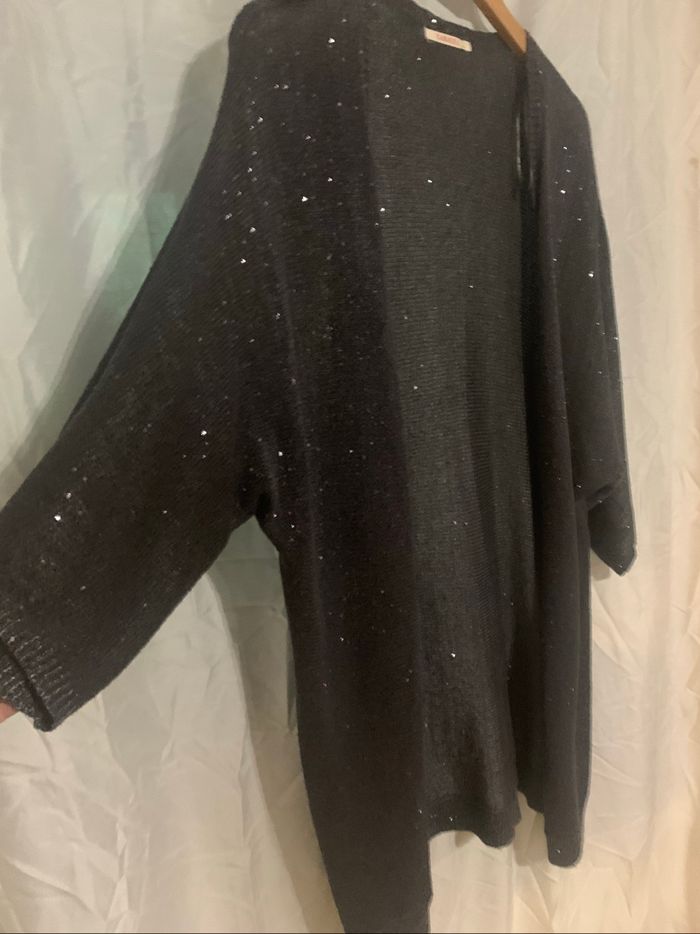 Veste longue Camaïeu taille 42-44 grise tres bon état motif brillant manches 3/4 - photo numéro 4