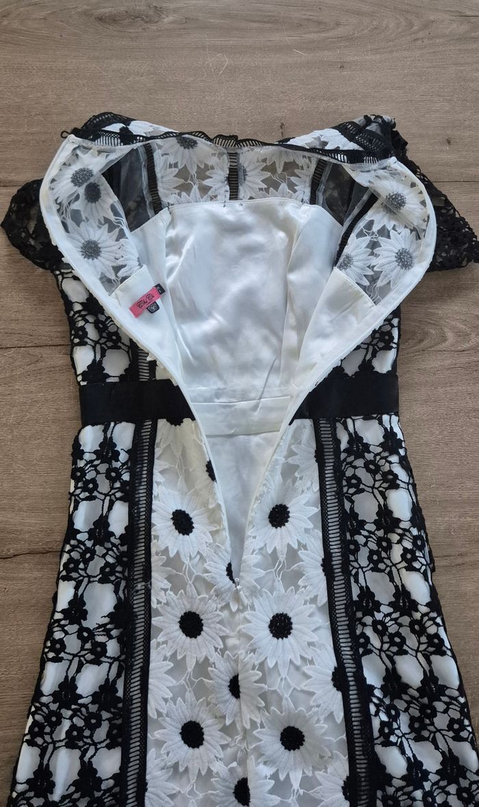 Robe en dentelle Chi Chi London T.XS - photo numéro 7