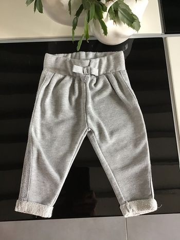 Pantalon gris à paillettes 6/9 mois