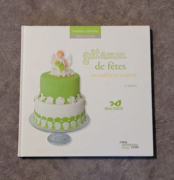 Gâteaux de fête en pâte à sucre 2ème Édition Par Nina Coutou