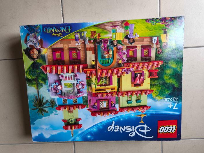 LEGO Disney - La maison magique des Madrigal (43245) - photo numéro 3