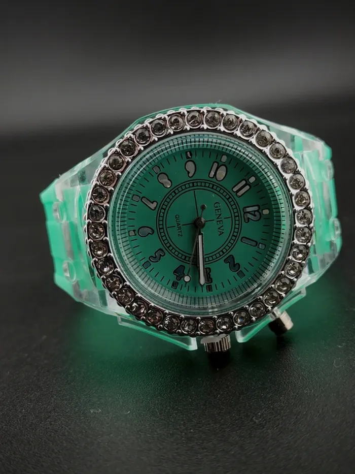 Montre verte fluo, argenté style casino - photo numéro 2