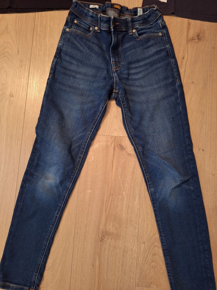 Jeans et 2 tee-shirts manches courtes 12 ans - photo numéro 5