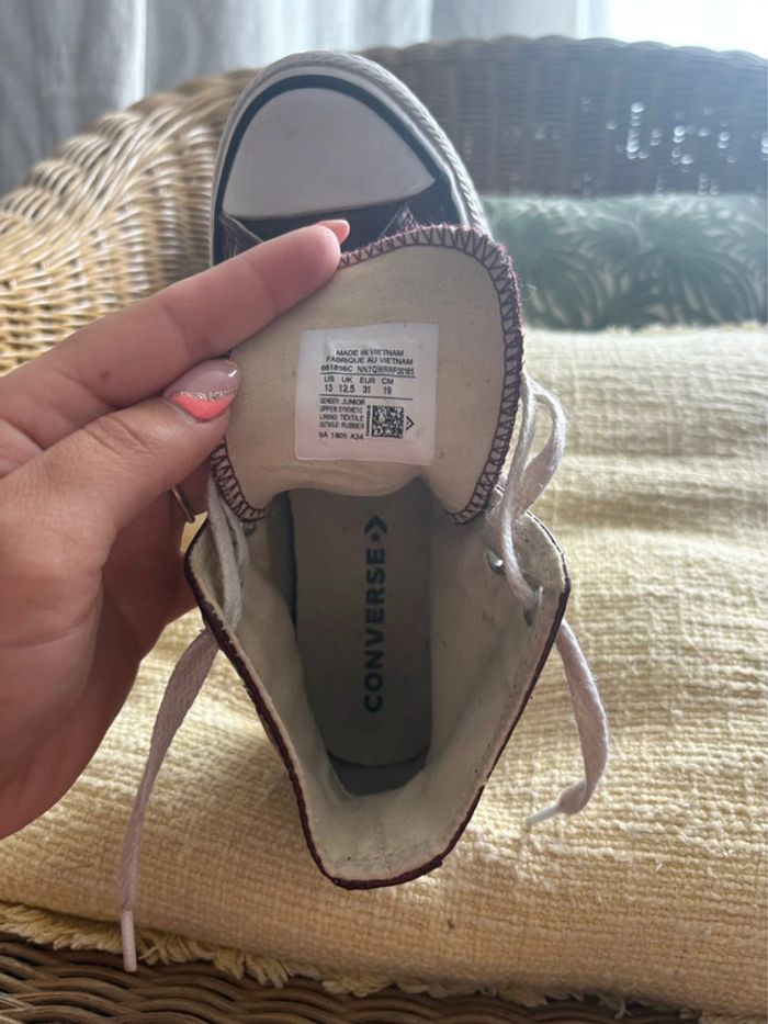 Converse montante - bordeaux à paillettes - pointure 31 - en très bon état - photo numéro 6