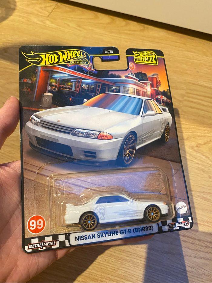 Hot Wheels  | Boulevard |  | Nissan Skyline GT-R (BNR32) | 99 | GJT68 - HRT74