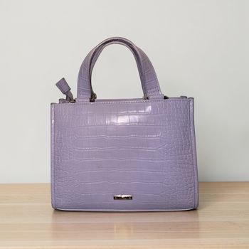 Sac à main lilas effet croco Moa avec bandoulière