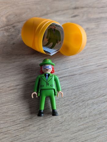 Kinder surprise playmobil l'homme mystère 