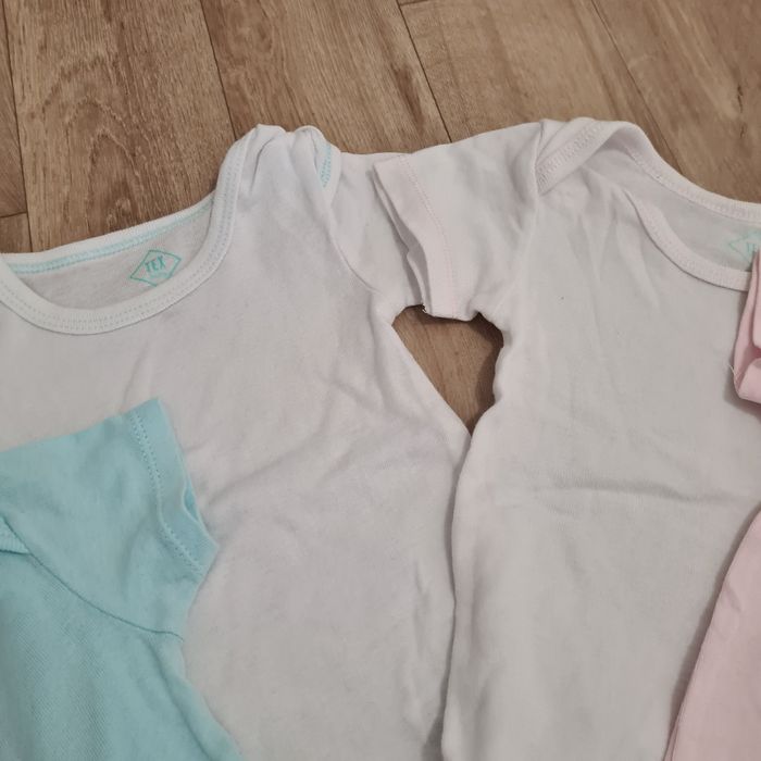 Lot de 5 bodys manches courtes 18 mois tex - photo numéro 3