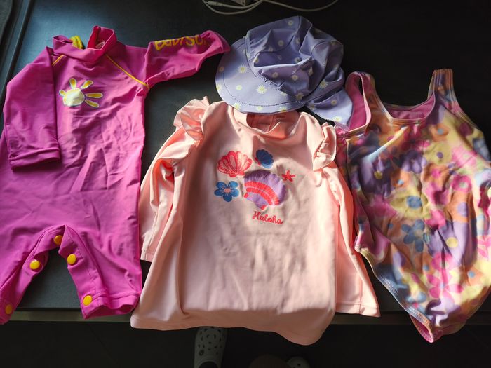 Lot vêtements plage / mer bébé fille 18 mois