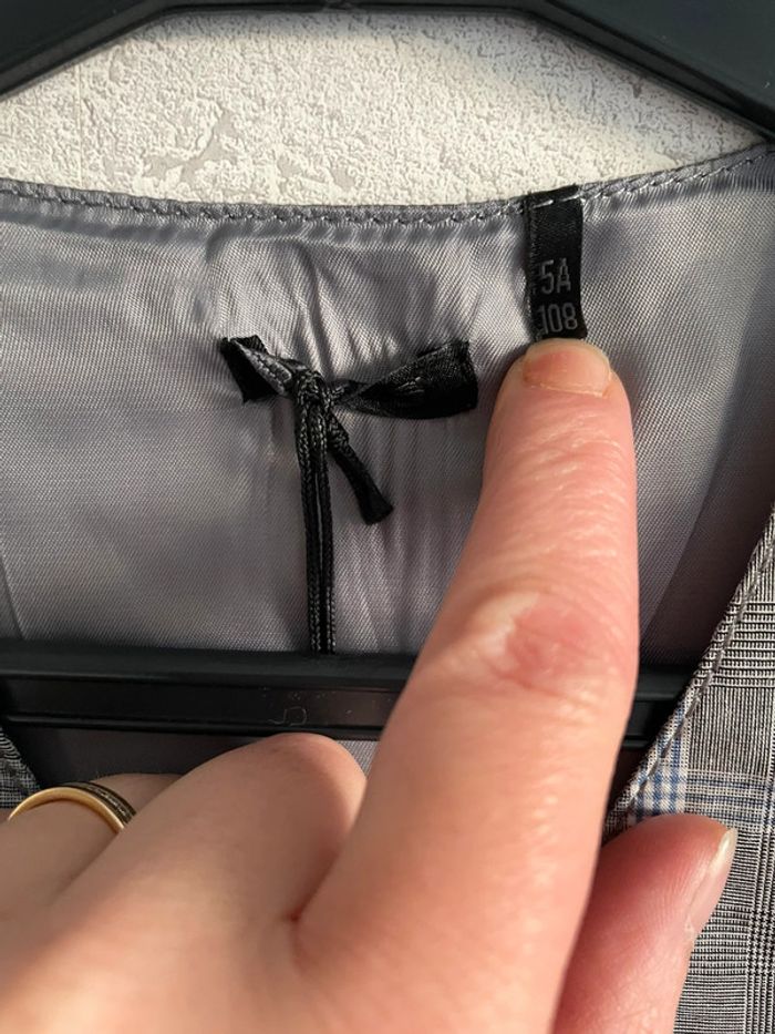 Gilet ikks taille 5 ans neuf - photo numéro 3