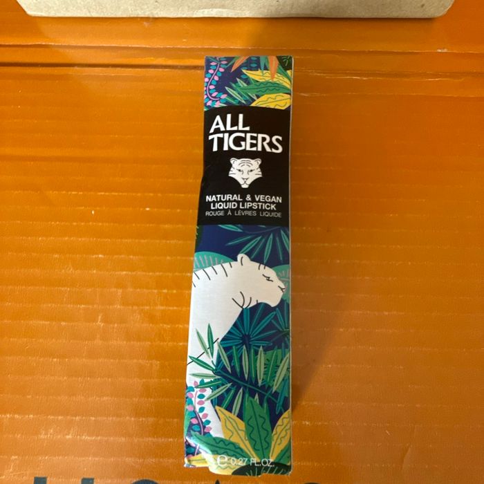 Rouge à lèvre liquide all tigers couleur fuchsia