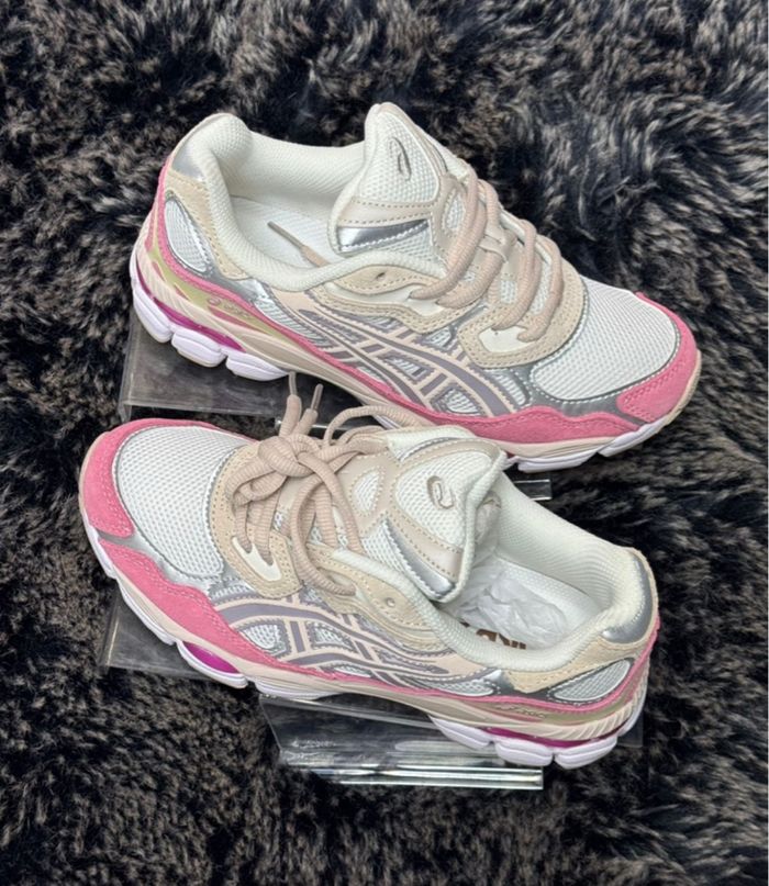 Asics rose
