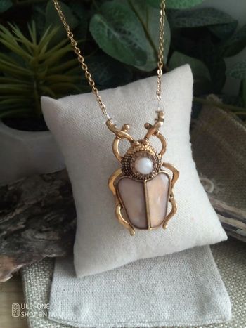 Collier scarabée en pierres semi précieuses