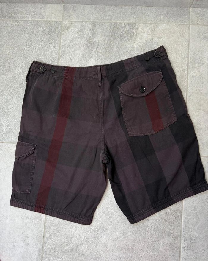 Short homme Burberry Brit taille 36 en parfait état - photo numéro 2
