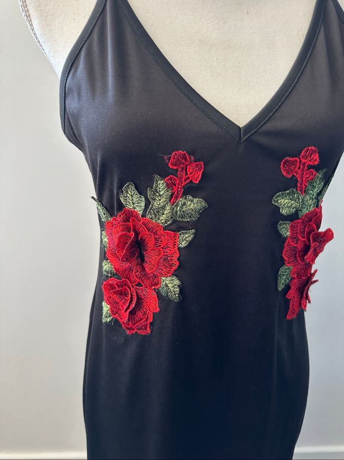 Robe nuisette broderies fleurs noire rouge et verte Y2K T38/40 M/L - photo numéro 2