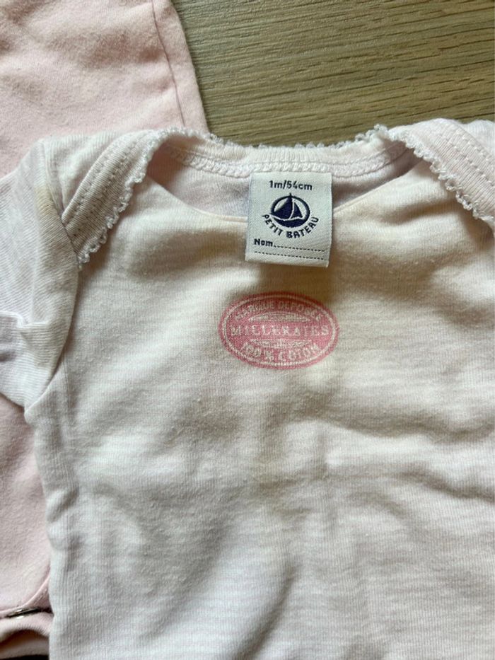 Lot de 3 bodys. - photo numéro 4