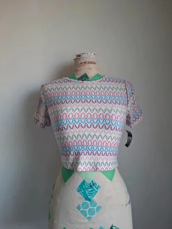 Top court Ardene dos ouvert - motif coloré neuf, taille M