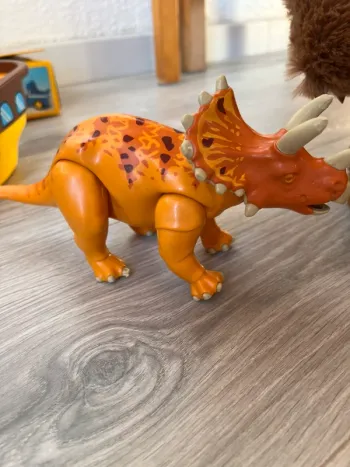 Playmobil dinosaure tricératops