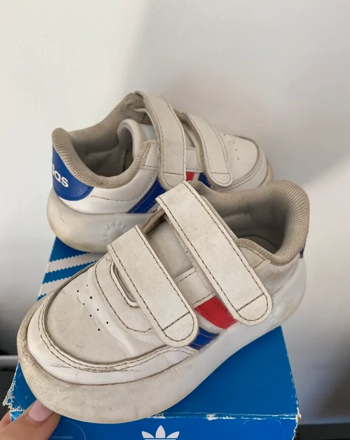 Basket Adidas taille 22 - photo numéro 3