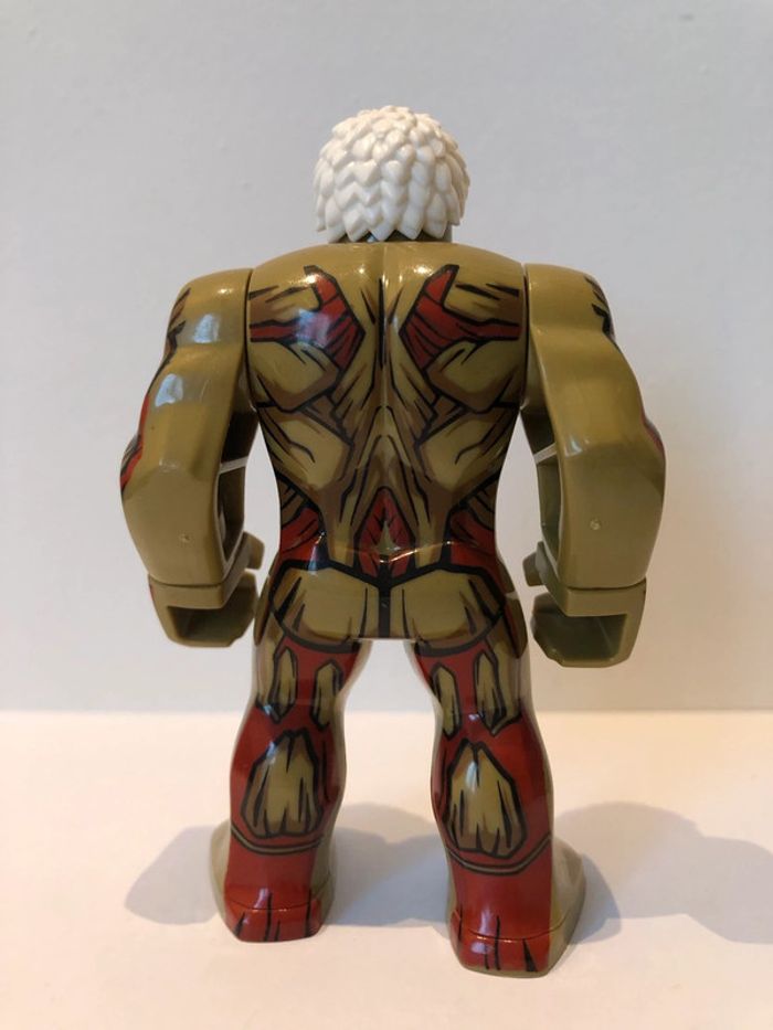 Figurine type lego Titan. Attack on titan - photo numéro 3