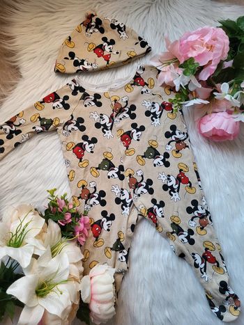 Pyjama Mickey avec bonnet 6-9mois primark