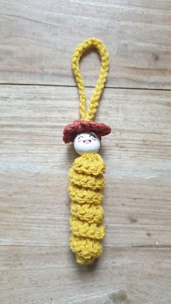 Neuf DIY crochet fait main avec amour Figurine chenille porte-bonheur acrylique et bois 